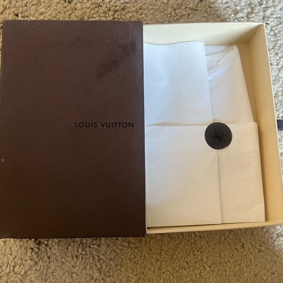 Used Louis Vuitton Brown Wallet Box With Wrapping Inside - Picture 3 of 3